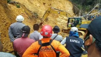 Saat Mendulang Emas Belasan Korban Tertimbun Longsor di Kabupaten Bengkayang