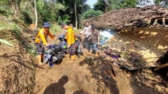 Masuk Musim Penghujan Bandung Barat Terkepung Longsor, Satu Pekerja Pabrik Home Industri Tewas