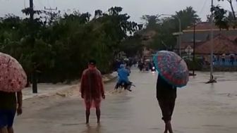 Hujan Deras, Banjir Terjang 2 Desa di Sindangbarang Cianjur