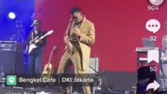 Viral ! Pamungkas Lakukan Hal Tak Terpuji Saat Konser Musik, Menggosokan  Hanphone ke Alat Vital