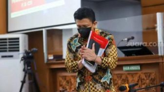 Selama Persidangan, Ferdy Sambo Tak Lepas dari Buku Hitam