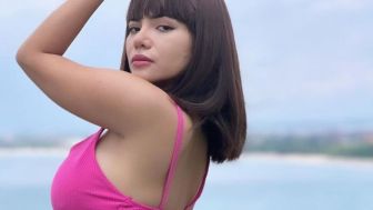 Dinar Candy Posting Foto Seksi di Pantai  Bikin Mata Tak Berkedip