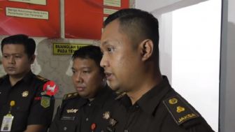 Terkait Pelimpahan Medina Zein ke Surabaya, Pihak Kejari Tanjung Perak Beri Keterangan: Kami Lanjutkan Penahanan Satu Malam