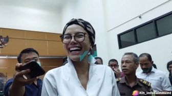 Nikita Mirzani Ketawa Dengar Tuntutan Jaksa, Ini Tanggapan Menohoknya yang Diungkapkan kepada Awak Media