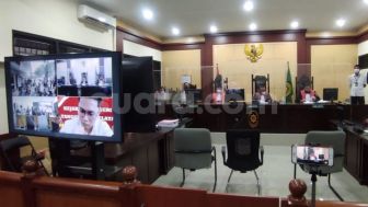 Divonis Penjara 10 Tahun dan Denda Rp 5 M, Indra Kenz Tertunduk Lesu