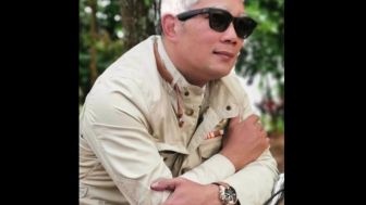 Ridwan Kamil Tampil Kalem dengan Rambut Putih Usai Kode Keras dari Jokowi Soal Pemimpin dan Capres 2024, Netizen: Kurang Kerutan...