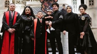 Krisdayanti Nikmati Peran Sebagai Seorang Nenek