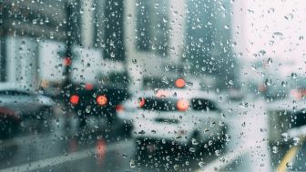 Siang hingga Sore Hujan Ringan, Cek Tiap Jamnya Prakiraan Cuaca Bandung, Jawa Barat, Senin 30 Januari 2023