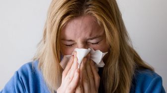 Waspada Cuaca Buruk! Simak Tips Meredakan Gejala Flu yang Ampuh di sini