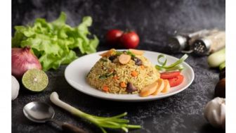 10 Makanan Khas Sunda yang Lezat dan Mudah Ditemukan, dari Karedok hingga Nasi Tutug Oncom, Lengkap dengan Cara Membuatnya!