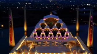 Masjid Al Jabbar Tutup Sementara, Ridwan Kamil Turun Langsung Lakukan Penertiban