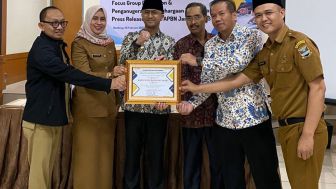 Pemkab Bandung Barat Raih Penghargaan Pengelolaan DAK Fisik Terbaik di Jawa Barat