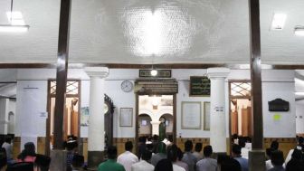 Naskah Khutbah Jumat tentang: Ikhlas dalam Beribadah, Berharap Apa yang Dilakukan Diterima Allah SWT