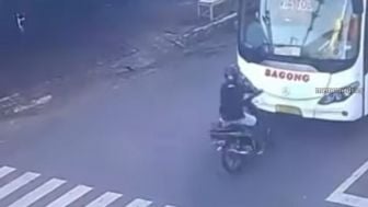 Aksi Bus di Tulungagung Masuk Jalur Berlawanan hingga Bertabrakan dengan Motor, Ini Kondisi Korban dan Supir