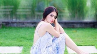 Meskipun Menjanda Selama 7 Tahun, Angel Karamoy Tampil Bak Seorang Remaja dalam Kesendiriannya