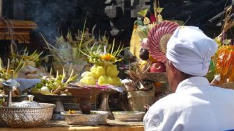 Sejarah Hari Raya Nyepi: Ada Tradisi Bakar Boneka?