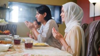 6 Lafal Niat Puasa Ramadhan Lengkap dengan Artinya, Nomor 5 Dijamin Paling Mudah!
