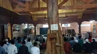 Unik! Masjid di Tuban Jadikan Pohon Jati Sebagai Tiang Penyangga Utama