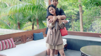 Unggah Foto Bersama Anaknya, Bunga Zainal Jadi Sorotan Warganet : Masalahnya Bukan di Anak Tapi Muka Mamanya!