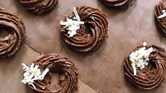 Ide Bikin Kue Kering untuk Perayaan Idul Fitri, Ayo Kita Bikin Sagu Cokelat Keju