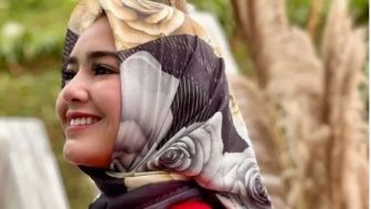 CEK FAKTA, Momen Romantis Amanda Manopo dan Arya Saloka saat Shalat Tarawih Berjamaah