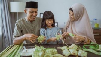 Cara Membuat Ketupat Lebaran 2023 Anti Gagal: Dijamin Anak dan Keluarga Suka Banget!