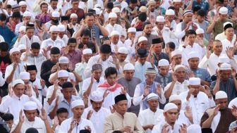 Bacaan Niat Sholat Idul Fitri 2023 untuk Imam dan Makmum Lengkap