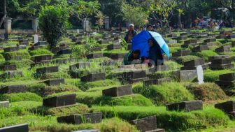 Tata Cara Ziarah Kubur Menjelang Lebaran 2023: Nomor 4 Jarang yang Tahu Nih!