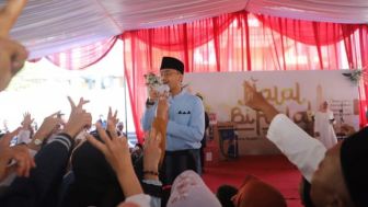 Hengky Kurniawan Dibikin Haru, Ribuan Warga Bandung Barat Antusias Ikuti Halal Bi Halal