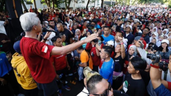 Ganjar Lari Pagi di Gasibu Bandung, Warga Teriaki Yel-Yel Manchaster United