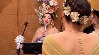 FYP TikTok: Momen Hesti Purwadinata Sampaikan Ucapan Mengharukan di Acara Pernikahan Enzy Storia dan Molen, Ternyata Isinya Begini