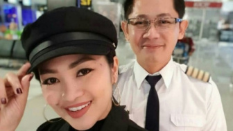 Ramai soal Gaji Pilot Rp200 Juta Kata Dewi Perssik, Fitri Karlina Beberkan Jabatan, Jam Terbang, Tunjangan hingga Karir Pilot