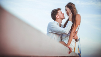 Apa Itu Foreplay dalam Hubungan Intim? Zoya Amirin Beri Tips agar Tidak Membosankan