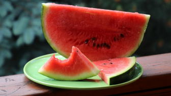Tak Disangka! Ini Dia 4 Manfaat dari Kulit Semangka, Jangan Dibuang