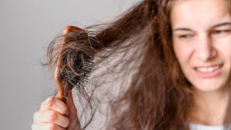 Gak Perlu Shampo, Cara Mengatasi Rambut Rontok Setelah Melahirkan dengan 1 Tanaman Ajaib Ini: Cukup Oleskan