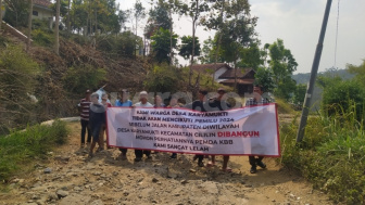 Ancam Golput  Pemilu 2024, Sejumlah Warga di Wilayah Kabupaten Bandung Barat Tagih Janji Perbaikan Jalan Rusak