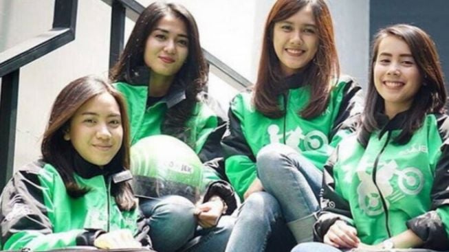 4 Bidadari Cantik Nyambi Jadi Driver Ojol