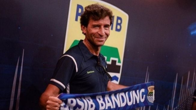 Luis Milla Tersenyum, Debutnya Bersama Persib Berbuah Manis