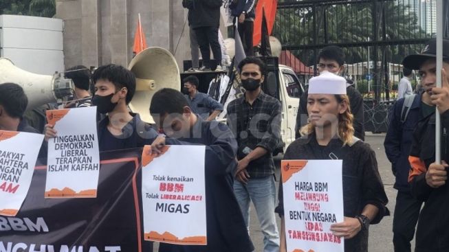 Viral, Mahasiswa Mirip Habib Bahar bin Smith Muncul Saat Demo BBM di DPR RI
