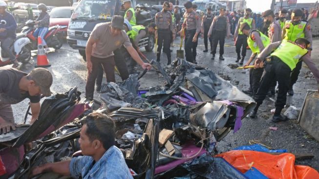 Diduga Rem Blong : Kecelakaan Maut di Wonosobo Kembali Menelan Korban, 6 Orang Meninggal di Lokasi Kejadian