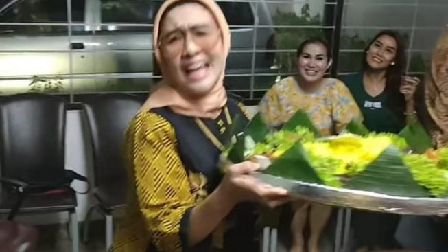 Tumpengan Lagi, Isa Zega Diduga Kembali Sindir Nikita Mirzani, Hingga Rayakan Hari ke-7 Musuhnya di Penjara