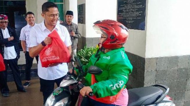 Ratusan Pengemudi Ojol di Bandung Barat Peroleh Bantuan Sembako