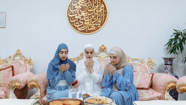 Cerita Pingsannya Qais bin Shirmah menjadi Sejarah Turunnya Waktu Sahur Ramadhan