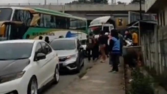 Kontainer Diduga Rem Blong, Sebabkan Kecelakaan Beruntun di Padalarang Bandung Barat