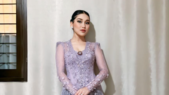 Gak Kapok! Ayu Ting Ting Dirujak Nentizen Lagi, Joget Sambil Buka-Bukaan Baju, Netizen: Bisa kan Jadi Janda Berkualitas