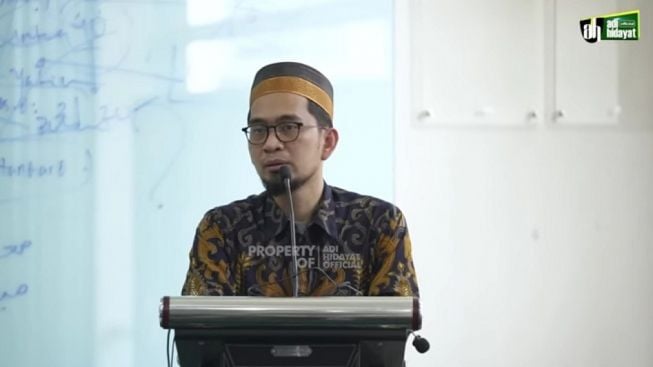 Ustadz Adi Hidayat Bongkar Tips Ampuh Menghadapi Kesulitan Hidup, Dijamin Dapat Terbaik