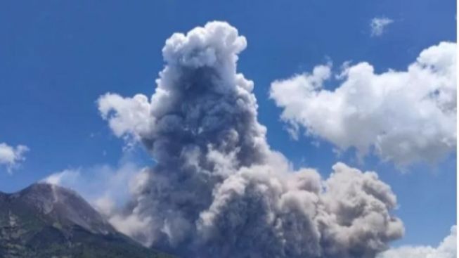 UPDATE TERKINI Gunung Merapi di Jawa Tengah, Keluar Awan Panas Guguran