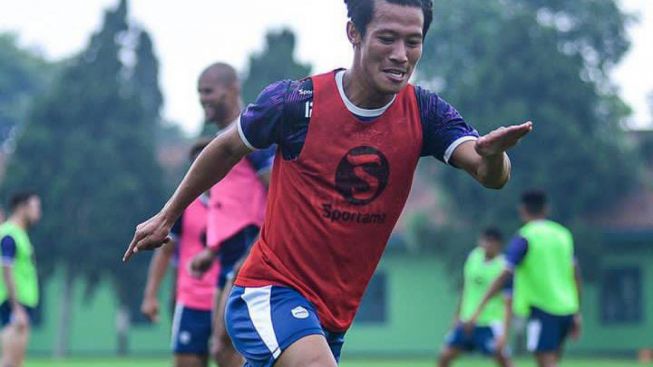 Padahal Terlihat Ikut Latihan, Henhen Herdiana Tak Dibawa Persib Bandung Kontra Dewa United, Sinyal Hengkang?