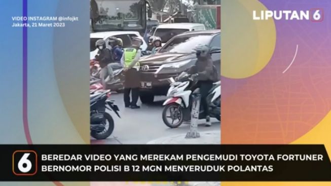 Waduh! Supir Fortuner Nyeruduk Polisi di Lampu Merah