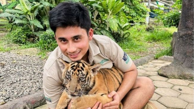 Buset! Gaji Alshad Ahmad per Bulan dari Youtube Gede Bener, Pantes Bisa Kasih Makan Harimau Peliharaannya Tiap Hari!